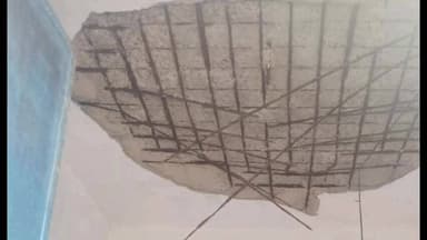 बाघमारा/कतरास: मुराइडीह श्रमिक कॉलोनी: जर्जर पंप रूम की छत से गिरा प्लास्टर, बीसीसीएल प्रबंधन पर लापरवाही का आरोप