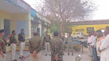 राजनगर: राजनगर थाने में गुंडा परेड आयोजित, निगरानी बदमाश व हिस्ट्रीशीटर सहित जेल से रिहा हुए बदमाशों की हुई परेड!