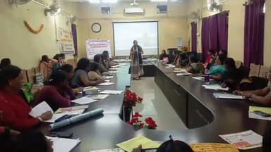 मंडला: बीआरसी भवन में आजीविका मिशन की महिलाओं ने बाल विवाह मुक्त भारत की शपथ ली