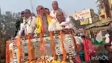 टुंडी: अंतिम दिन मेयर प्रत्याशियों ने झोंकी ताकत, चंद्रशेखर अग्रवाल के लिए टुंडी विधायक मथुरा प्रसाद महतो भी रैली में शामिल