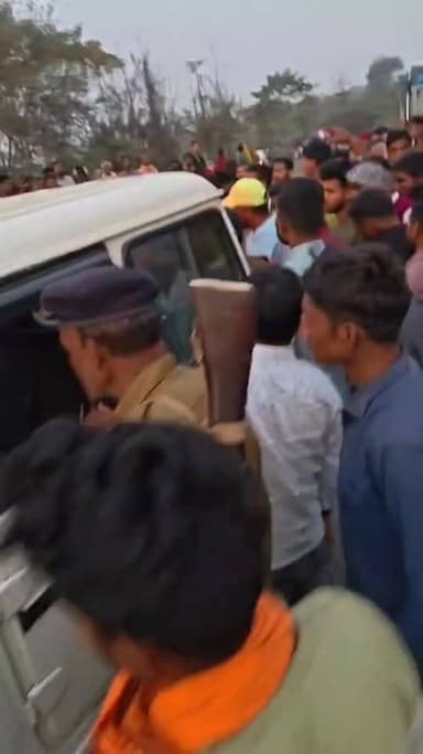 ट्रक ने बाइक सवार को 100 मीटर तक घसीटा, मौत: सुपौल के राघोपुर थाना क्षेत्र में दर्दनाक हादसा, एक घायल; चालक अरेस्ट।
@hig...