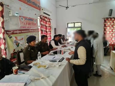 सफीपुर: सफीपुर में संपूर्ण समाधान दिवस, अधिकारियों ने सुनीं जनता की समस्याएं, तहसील दिवस में भूमि से लेकर बिजली तक उमड़ी भीड़