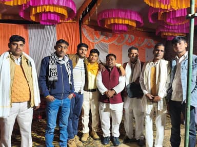 आरिफपुर भगतानगला निवासी श्री विजेंद्र सिंह के सुपुत्र सुनील यादव के वैवाहिक कार्यक्रम में सम्मिलित होकर नवदंपत्ति को हार...