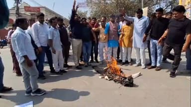 मुहम्मदाबाद: गाजीपुर में भाजयुमो कार्यकर्ताओं ने राहुल गांधी का फूंका पुतला, डीएम को सौंपा पत्रक