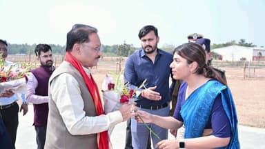 कुनकुरी: 62वें जन्मदिवस पर गृहग्राम बगिया पहुंचे मुख्यमंत्री विष्णुदेव साय, करमा नृत्य और तिलक से हुआ भव्य स्वागत