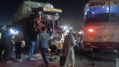 नागौर: निजी बस और ट्रक के बीच हुई भीषण भिड़ंत में 26 से ज्यादा लोग हुए घायल