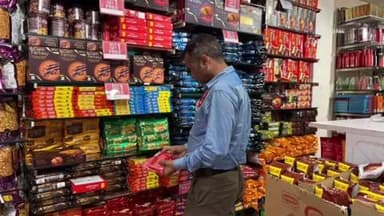 बसिया: खाद्य सुरक्षा विभाग की सघन जांच, मसालों और नमकीन स्नैक्स के नमूने प्रयोगशाला भेजे