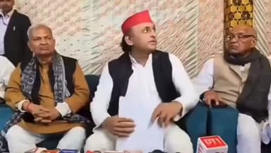 यूपी पुलिस को ये क्या बोल गए #सपा सुप्रीमों #अखिलेश यादव...?
मुझे भी अपनी सिक्योरिटी के लिए #हथेली #गरम करना पड़ेगा। अपने...