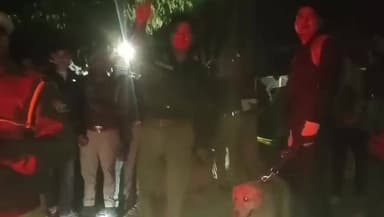 यूपी के कासगंज में बहुत बड़ी घटना-
एक ही परिवार के 5 लोगों के घर में शव मिलने से मचा हड़कंप
कासगंज-बिल्डर श्यामवीर सिंह...