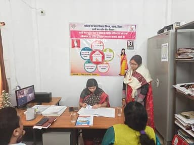*जिला पदाधिकारी श्रीमती प्रतिभा रानी ने वन स्टॉप सेंटर का किया औचक निरीक्षण*
*घरेलू हिंसा से पीड़ित महिलाओं को दी जाने व...