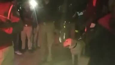 यूपी के कासगंज में बहुत बड़ी घटना-
कासगंज-बिल्डर श्यामवीर सिंह और उनकी पत्नी शीला फांसी लगाकर सुसाइड कर लिया