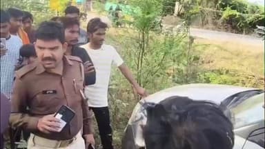 मऊरानीपुर: मऊरानीपुर क्षेत्र में MP पुलिस की कार ने युवक की गाड़ी को तीन बार टक्कर मारी, फायरिंग और मोबाइल छीनने का आरोप