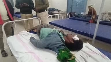 नरसिंहपुर: मगरधा चौराहे पर सड़क हादसे में घायल युवक को जबलपुर किया रेफर