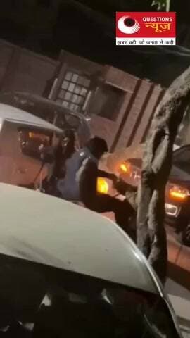 पत्नी को बेरहमी से पीटा था पति वह उसकी सहेली को भी लात घुसे से मारता हुआ#up#news#questionsnews#viral
दिनदहाड़े युवक लड़क