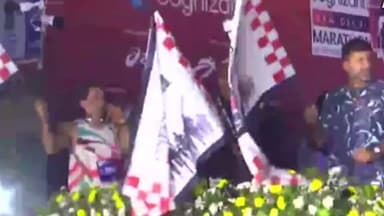 पार्लियामेंट स्ट्रीट: पूर्व टेनिस खिलाड़ी रोहन बोपन्ना ने कॉग्निजेंट नई दिल्ली मैराथन के 11वें संस्करण को दिखाई झंडी