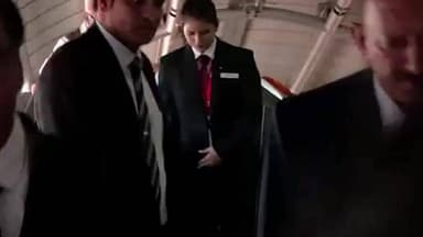 साकेत: केंद्रीय मंत्री मनोहर लाल खट्टर और दिल्ली के उपराज्यपाल वीके सक्सेना सराय काले खां नमो भारत मेट्रो स्टेशन पर