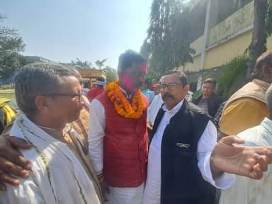 बड़ी खबर - सर्वसम्मति से पुनः बेनीपट्टी प्रखंड के जदयू अध्यक्ष बनें प्रदीप झा बासु
बेनीपट्टी के डॉ एनसी कॉलेज में आज होन...