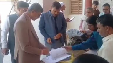 अकबरपुर: SIR के अंतर्गत जिला निर्वाचन अधिकारी ने अकबरपुर इंटर कॉलेज में स्थापित बूथों का किया निरीक्षण, दिए निर्देश