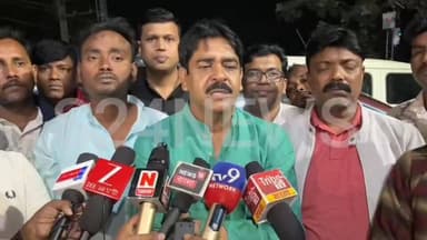 শওকত মোল্লার গাড়ি লক্ষ্য করে বোমা
Bomb targets Shawkat Molla's car
#BaruipurNews #বারুইপুর #Baruipur #sonarpurnews #সো...