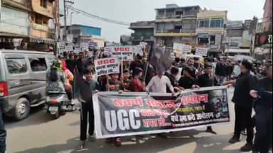 रायसेन: यूजीसी बिल के विरोध में रायसेन सवर्ण समाज का प्रदर्शन, भाजपा कार्यालय में बच्चों को प्रतीकात्मक रूप से सौंपा