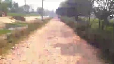 🚨 ब्रेकिंग न्यूज़ | ओल्हनपुर से बड़ी खुलासा रिपोर्ट
“चमचमाती सड़क को तोड़कर बनाया मौत का रास्ता? एक साल से गड्ढों में द