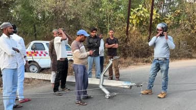 जयनगर: बेलकतरी मोड़ के पास एम्बुलेंस दुर्घटनाग्रस्त होने से बची, आपातकालीन सेवा पर सवाल