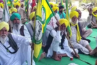 ਮਲੋਟ: ਕਿਸਾਨ ਮਜਦੂਰ ਜਥੇਬੰਦੀਆਂ ਨੇ ਬਾਦਲ ਵਿਖੇ ਭਾਜਪਾ ਆਗੂ ਸਾਬਕਾ ਖਜ਼ਾਨਾ ਮੰਤਰੀ ਮਨਪ੍ਰੀਤ ਸਿੰਘ ਬਾਦਲ ਦੇ ਘਰ ਅੱਗੇ ਦਿੱਤਾ ਰੋਸ਼ ਧਰਨਾ