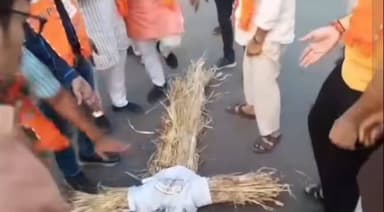 કલોલ શહેરમાં ભાજપ દ્વારા રાહુલ ગાંધી પૂતળું સળગાવવામાં આવ્યા