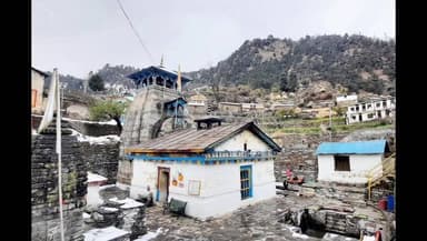 रुद्रप्रयाग: त्रियुगीनारायण मंदिर में शीतकालीन आस्था का महा-रिकॉर्ड, 47,868 श्रद्धालुओं ने किए दर्शन-पूजन