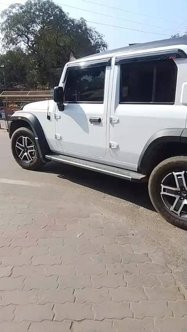 रायबरेली में 'रसूख' के आगे ट्रैफिक नियम ढेर! 🚔🚫
शहर की सड़कों पर लोक जनशक्ति पार्टी के काफिले ने जमकर उड़ाई नियमों की धज...