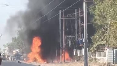 मंदसौर इंडस्ट्रीज एरिया में लगी भीषण आग।
शॉर्ट सर्किट की वजह से आग लगने की सूचना है।
#MandsaurNews #BreakingNews