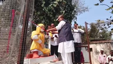 बड़ागांव धसान: बड़गांव में संत शिरोमणि गाडगे महाराज की 150वीं जयंती पर विधायक द्वारा मूर्ति का अनावरण