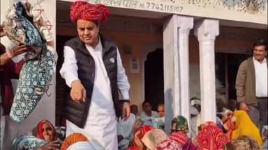 निवाई: उपखंड क्षेत्र के गांव करेड़ा में पूर्व सांसद द्वारा कंबल वितरण के दौरान मचा बवाल, मुस्लिम महिलाओं से छिने गए कंबल