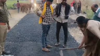 खागा: खागा विधानसभा में विधायक ने निर्माणाधीन सड़क में फाऊडा चालक ठेकेदार को लगाई फटकार, कहा- उनकी सरकार में भ्रष्टाचार नहीं