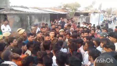 लखीमपुर: खेतौसा में युवक की निर्मम हत्या के बाद मृतक के परिजनों ने शव का अंतिम संस्कार करने से किया मना, पुलिस का छूटा पसीना