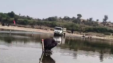 #झांसी : धसान नदी में अवैध खनन पर उठे सवाल
⏩बुंदेलखंड की धसान नदी में रेत खनन का आरोप
⏩ झांसी-हमीरपुर सीमा पर पोकलैंड ...