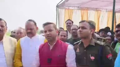 औराई: डीएम व पुलिस अधीक्षक ने अग्निवीर शहीद धीरज गुप्ता के घर जाकर उनकी प्रतिमा पर पुष्पांजलि अर्पित की