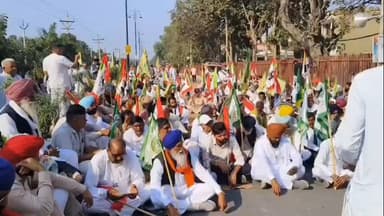 थानेसर: कुरुक्षेत्र: CM आवास पर किसानों का पड़ाव, पुलिस ने रोका, मांगों को लेकर रास्ते में धरना