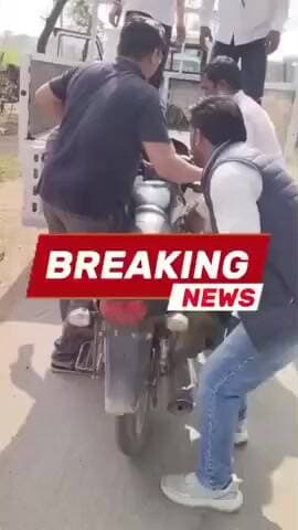 पलेरा: *विद्युत बकाया जमा न करने पर आधा दर्जन मोटरसाइकिल जब्त।* #palera #mpez #tikamgarh