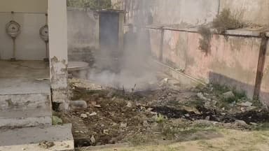 #रसूलाबाद सुलगते कूड़े से उठता धुआं फैला रहा प्रदूषण, प्रशासन के दोहरे मापदंड पर उठ रहे सवाल।