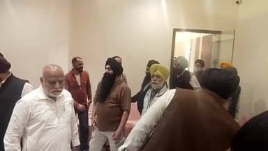 ਨਵਾਂਸ਼ਹਿਰ: ਮਨਮੋਹਨ ਸਿੰਘ ਗੁਲਾਟੀ ਵੱਲੋਂ ਸੁਖਦੀਪ ਸਿੰਘ ਸੁਕਾਰ ਨੂੰ ਹਲਕਾ ਇੰਚਾਰਜ ਲਗਾਣ ਤੇ ਕੀਤਾ ਸਨਮਾਨ