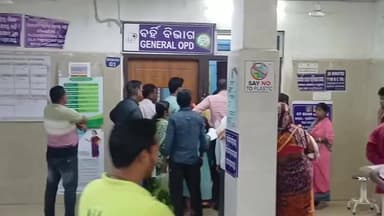 ହିନ୍ଦୋଳ: କପିଳାସରୁ ଦର୍ଶନ ସାରି ଫେରୁଥିବା ବେଳେ କଦଳିପାଳ ନିକଟରେ ବୋଲରୁ ପିଟିଲା ପିକଅପ ଭ୍ୟାନ, ଦମ୍ପତି ଗୁରୁତର