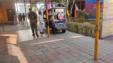 सबसे बुजुर्ग 108 वर्षीय महिला मतदाता बीबी फातिमा पहुंची मतदान करने, मतदाताओं का बढ़ाया उत्साह
#NagarNigamElection #haza...