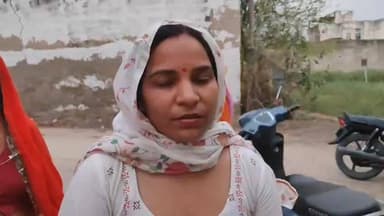 #बहरोड़ कस्बे के सेसाड़ा जोहड़ के पास सोमवार शाम बाजार से घर लौट रही एक महिला से दो बाइक सवार युवकों ने गले पर झपट्टा मा...