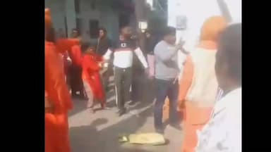 ऋषिकेश में मंदिर की जमीन पर महाभारत
सिद्धपीठ सोमेश्वर महादेव मंदिर के पास पत्थरबाजी, लाठी-डंडे चले—जमीन को लेकर दो पक्ष ...