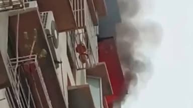 কলকাতা: সাদার্ন অ্যাভিনিউয়ের বহুতলে ভয়াবহ অগ্নিকাণ্ড, ঘটনাস্থলে দমকলের ৪ ইঞ্জিন