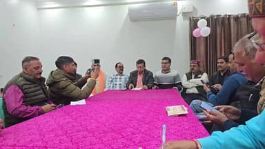 -#घुमारवीं -- पूर्व मंत्री राजेंद्र गर्ग पत्रकारों को संबोधित करते हुए.... #सुनिए_लाइव...
-#Bright_News_Ghumarwin #Bila...