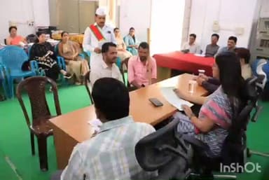 झाबुआ: झाबुआ में कलेक्टर द्वारा जनसुनवाई आयोजित, आवेदनों के समयबद्ध निराकरण के निर्देश