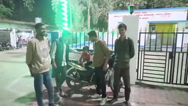 समाहरणालय के पास मिला गुमशुदा बच्चा, स्थानीय युवकों ने डायल 112 को सौंपा
#बांका #BankaNews #Dial112 #गुमशुदाबच्चा