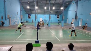 बरेका में आज दिनांक 24-02-2026 को अंतर विभागीय बैडमिंटन प्रतियोगिता (2025-26) के दुसरे दिन का पहला मैच इंजन डिवीजन और लोको डिविजन -1 के बीच खेला गया जिसमें इंजन डिवीजन ने लोको डिवीजन-1 को 2 - 0 से हरा कर शानदार जीत दर्ज किया।
#खेलो_इंडिया